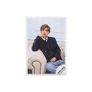 中古生写真(ジャニーズ) なにわ男子/高橋恭平/膝上・座り・衣装制服・紺・黒・グレー・ソファーにもたれ・右手顎・背