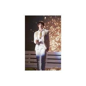 中古アイドル Mr.KING/平野紫耀/ライブフォト・全身(足見切れ)・衣装白・右手曲げ・口開き・2...