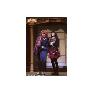 中古生写真(男性) 荒木宏文(森鴎外)・青木志穏(綾月芽衣)/ライブフォト・全身・衣装黒・赤・白・紫...