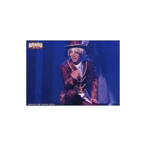 中古生写真(男性) 安里勇哉(チャーリー)/ライブフォト・横型・膝上・衣装赤・白・帽子・しゃがみ・右...