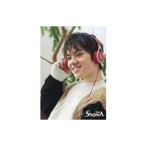 中古コレクションカード(男性) 宇野昌磨/上半身・座り・衣装白・ベージュ・右手ヘッドフォン・「ALMOND PEAK」/「グリコ アーモン
