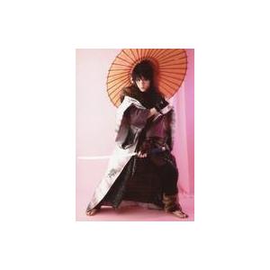 中古生写真(男性) 梅津瑞樹(鼓毒丸)/全身・衣装グレー・茶・右手傘差し・左手刀・背景ピンク/舞台「極上文學 第14弾『桜の森の満開
