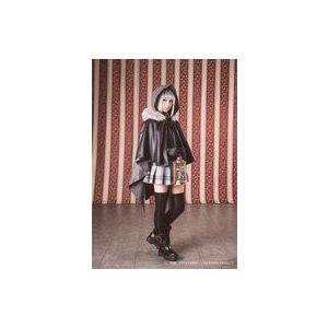 中古生写真(女性) 青野紗穂(グレイ)/全身・右向き・左足曲げ・背景ストライプ柄・キャラクターショッ...