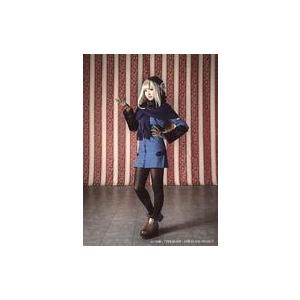 中古生写真(女性) 浜崎香帆(ライネス・エルメロイ・アーチゾルテ)/全身・左向き・左手腰・背景ストラ...