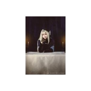 中古生写真(女性) 浜崎香帆(ライネス・エルメロイ・アーチゾルテ)/上半身・右手上げ・背景黒・キャラ...