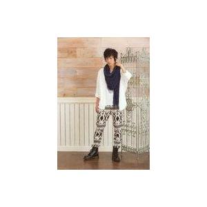 中古生写真(男性) 辻凌志朗(東方雅美)/全身・衣装白・左手スカーフ・私服ショット/ミュージカル『テニスの王子様』3rdシーズン 青学vs山