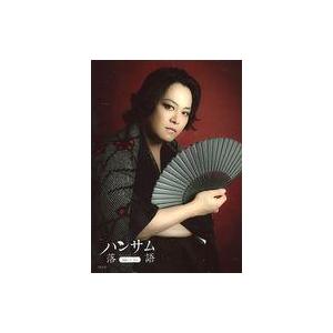 中古生写真(男性) 宮下雄也/上半身・衣装黒・羽織グレー・右手扇子・背景赤/舞台「『ハンサム落語』2ndシーズン」ブロマイド個人セットB