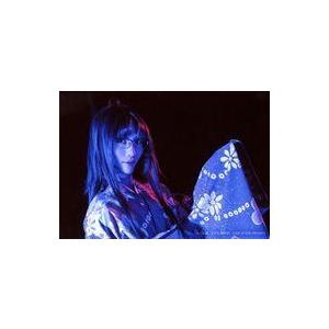 中古生写真(女性) 壮一帆(化野菱理)/横型・バストアップ・左手上げ・ライト紫・背景黒・キャラクター...