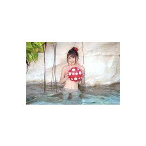 中古生写真(女性) 浜田翔子/横型・膝上・水着オレンジ・ボーダー柄・両手ビーチボール・顔左向き・目線正面・プール・ポストカードサイズ/公式