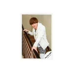 中古生写真(ジャニーズ) Hey! Say! JUMP/知念侑李/膝上・衣装白・黒・両手手すり・左向...