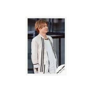 中古生写真(ジャニーズ) Hey! Say! JUMP/薮宏太/膝上・衣装白・両手下・右向き・笑顔・...