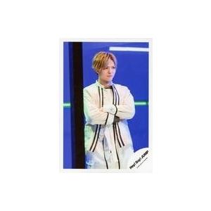中古生写真(ジャニーズ) Hey! Say! JUMP/薮宏太/膝上・衣装白・腕組み・右向き・ネオン...