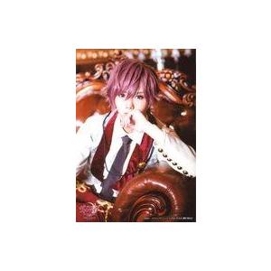 中古生写真(男性) 荒一陽(アイザック・ニュートン)/上半身・座り・左手顎・ソファ茶色・キャラクターショ