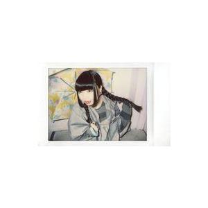 中古生写真(女性) シンセカイセン/神楽坂れたす/横型・バストアップ・衣装グレー・右手傘・左手髪/生チェキ