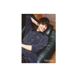 中古生写真(ジャニーズ) Aぇ! group/小島健/膝上・座り・衣装グレー・右手頭・ソファ/「僕らAぇ! groupがbrakeしそうですねん?!」