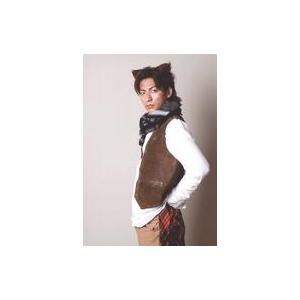 中古生写真(男性) 上山竜司(ガンバ)/膝上・衣装茶・白・スカーフ・左手腰・体左向き・キャラクターショット/ミュージカル「冒険者