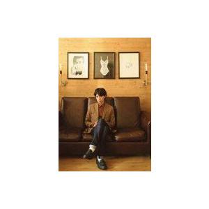 中古生写真(男性) KENN/全身・衣装茶色・座り・足組み・ソファ茶色/写真集「Russian Blue」発売記念パネル展オリジナルブロマイドC