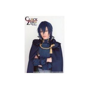 中古生写真(男性) 日和佑貴(放浪者)/上半身・衣装紺・金・腕組み・顔左向き・カメラ目線・背景白・