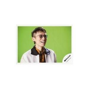 中古生写真(ジャニーズ) 関ジャニ∞/安田章大/横型・バストアップ・衣装白.黄色.黒・右向き・笑顔・...