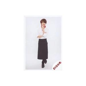 中古生写真(男性) DISH///矢部昌暉(MASAKI)/全身・衣装白・スカーフ赤・右手顎・左手左腕・背景白/「皿vsスラ“世界サラ一級タイト