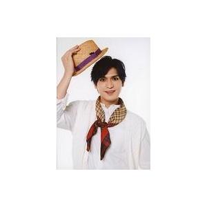 中古生写真(男性) 小波津亜廉/上半身・衣装白・スカーフ・右手帽子上げ/「Nostalgic Wonderland♪ 〜song