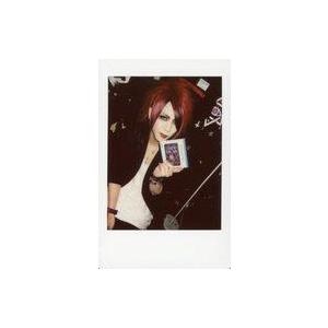 中古生写真(男性) グリーウ゛ァ/陽-haru-/上半身・衣装黒.白・左手モバイルバッテリー・背景黒/生チェキ