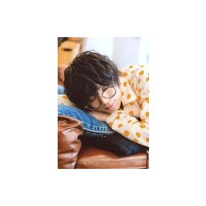中古生写真(男性) 竹中凌平/バストアップ・衣装白.黄色・パジャマ・眼鏡・両目閉じ/「DERAGAYA! 竹中凌平×上仁樹」Lサイズ ランダ