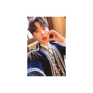 中古コレクションカード(男性) AB6IX/チョン・ウン(Woong)/衣装黒・白・左手丸・裏面ベー...