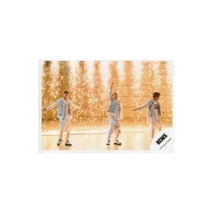 中古生写真(ジャニーズ) NEWS/小山慶一郎・加藤シゲアキ・増田貴久/横型・全身/シングル「BURN」MV＆ジャケ写オフショット/公式生写真