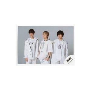 中古生写真(ジャニーズ) NEWS/小山慶一郎・加藤シゲアキ・増田貴久/横型・膝上/シングル「BURN」MV＆ジャケ写オフショット/公式生写真