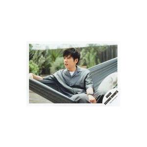 中古生写真(ジャニーズ) 嵐/二宮和也/横型・膝上/二宮和也 アーティスト写真撮影オフショット/公式...