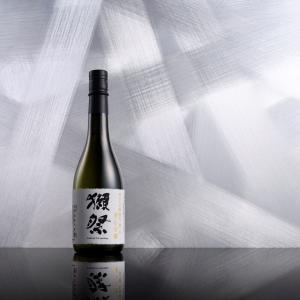 【獺祭】純米大吟醸 磨き二割三分 遠心分離 720ml/ 獺祭　化粧箱付　ギフト　父の日　御祝　還暦　御中元　御歳暮　御礼　熨斗無料  正規品