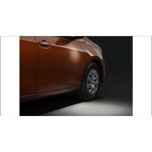 ヴィッツ ロアグリルガーニッシュ（メッキ） トヨタ純正部品 NHP130