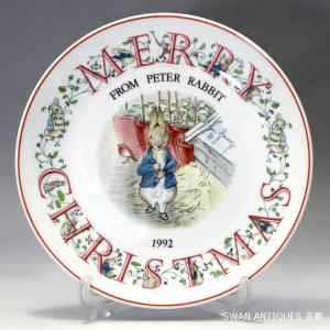 ウェッジウッド Wedgwood ピーターラビット 旧刻印 英国製 1992年メリークリスマス プレート 皿  廃盤品｜swan-antiques