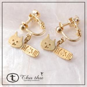 ねこけし 横 イヤリング ねこがこけしになりました。なんか飛んでるみたいな横タイプ。 thuthu ...