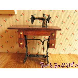 ミニチュア　足踏み式ミシン　ID90040　ドールハウス用