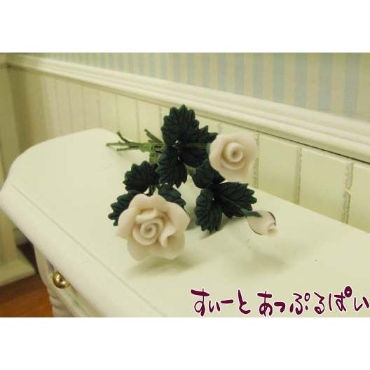 クリックポスト可 ミニチュア　薔薇のプチブーケ　ホワイト　IDF001W　ドールハウス用