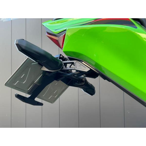 ZX-4R SE/ZX-4RR　アルミビレットフェンダーレスキット　ストライカー(STRIKER)