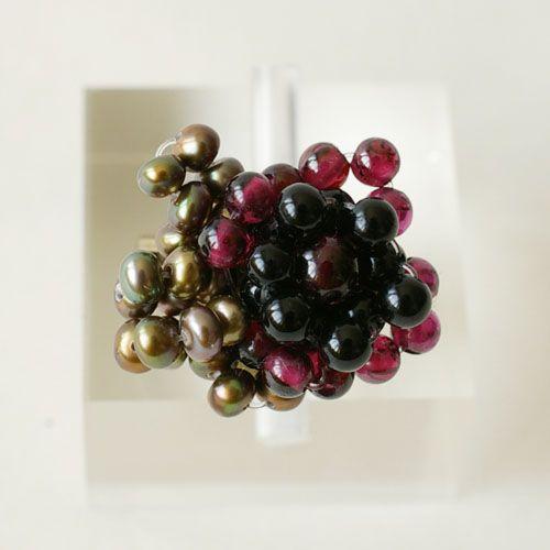 紅女　joncher　天然石フラワーリング　(ガーネット・オニキス・淡水パール）