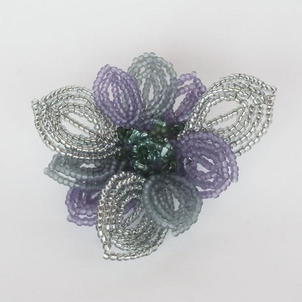 紅女　joncher　ビーズフラワーブローチ（パープル）　ビーズを使ったお花のコサージュ型ブローチ