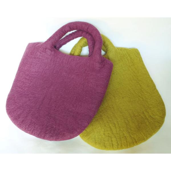 サナ・ハスタカラ　マハグチ　ぽっこりバッグ　ウール100％のフェルトバッグ （フェアトレード商品）