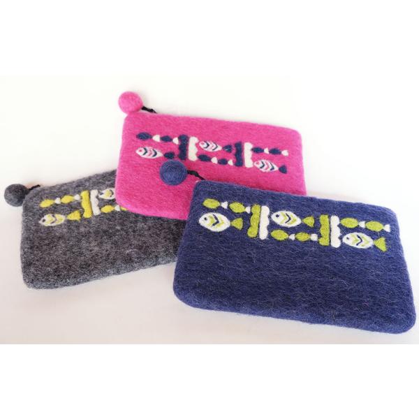 サナ・ハスタカラ　フィッシュポーチ　ウール100％のフェルトポーチ（グレー　ピンク　ネイビー） （フ...