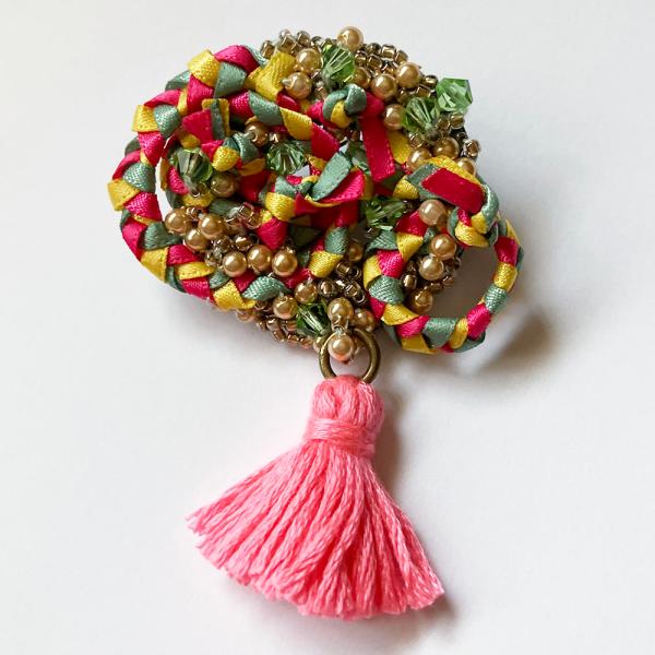 紅女　joncher　ビーズリボンタッセルくるくるブローチ（ピンクグリーン）　ビーズ・タッセル・リボ...