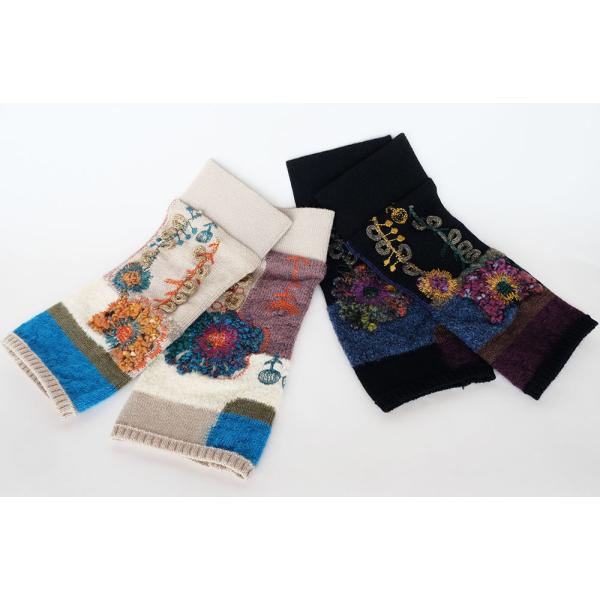 【SALE 再値下げ】Ｍ．＆ＫＹＯＫＯ　ブロックガーベラ刺繍アームウォーマー（ホワイト　ブラック）＜...