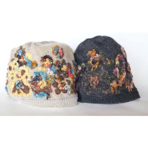 Ｍ．＆ＫＹＯＫＯ　ふわふわ刺繍ニット帽　お花モチーフがアクセントのワッチタイプ