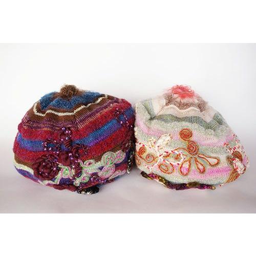 Ｍ．＆ＫＹＯＫＯ　刺繍ニット帽リバーシブル　お花モチーフがアクセントのベレータイプ