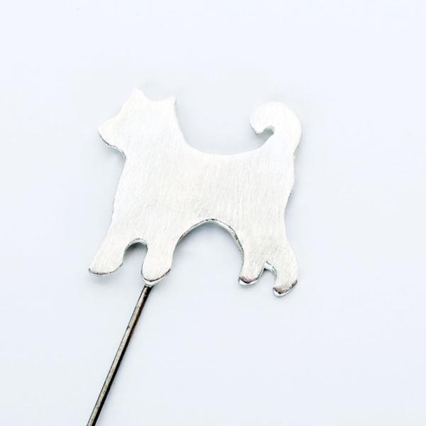 紅女　　シルバーハットピン犬（立ち姿）　愛嬌のある、かわいらしい犬のモチーフ！　立ち上がったシルエッ...