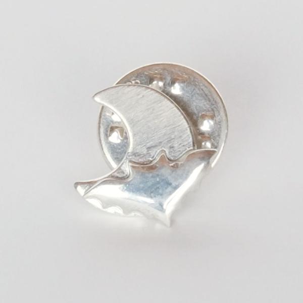 紅女　シルバーピンブローチ（コウモリ×月）