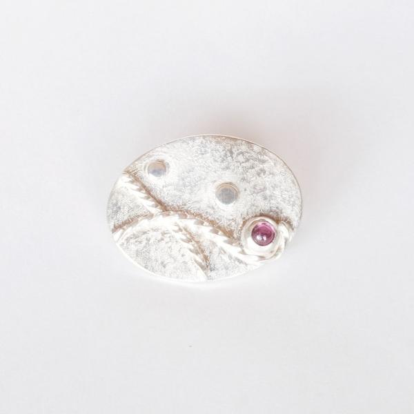 紅女　ロードライトガーネット・シルバーブローチ