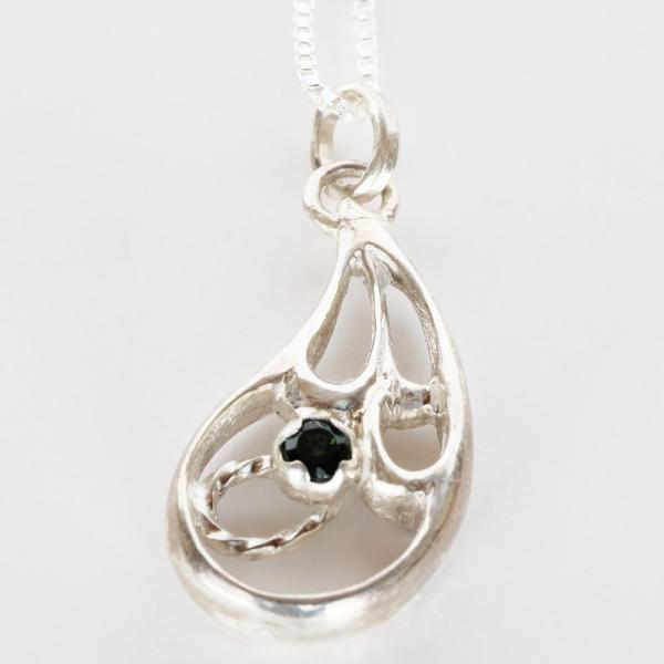 紅女　ボタニカルシルバーペンダント（グリーントルマリン）